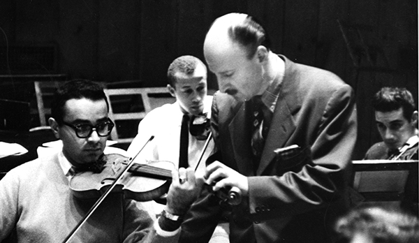 man teaching violinist