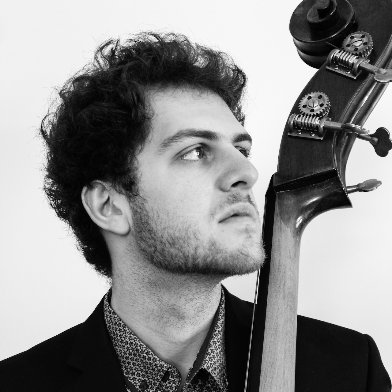 ミュージシャン ma-mi MSM student Mikey Migliore (MM '23) performs at the 2023 Grammy